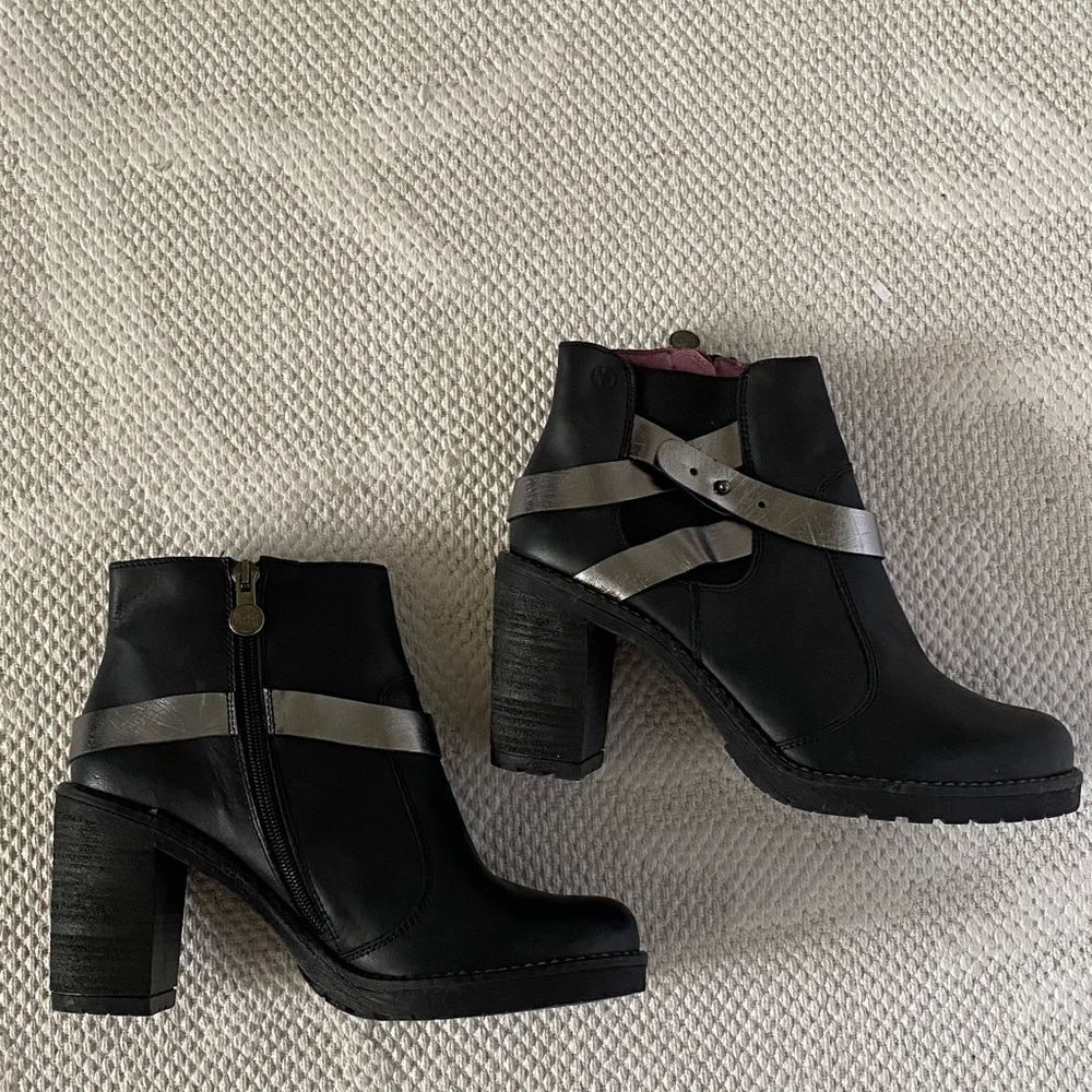 Wanda Panda Black and Silver Women's 100% Leather Ankle Boots! Made in Spain 🇪🇸